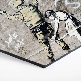 Hexagon alu-dibond Banksy - Girl searching soldier 